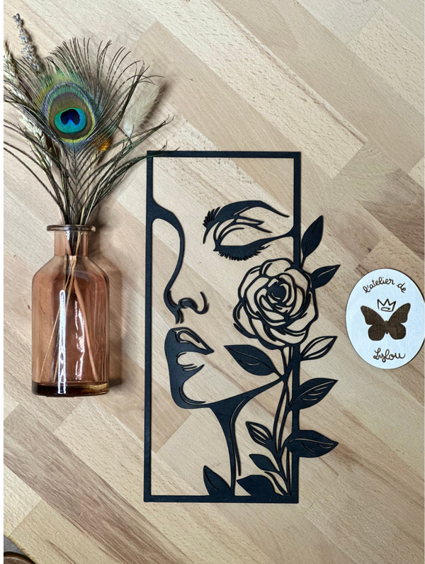 Visage de femme en bois – Découpe fine et élégante