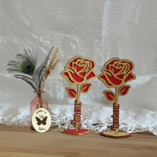 L'Atelier de Lylou : roses en bois rouges et dorées peintes à la main, gravées "Amour" et "Bonheur". Décoration artisanale.