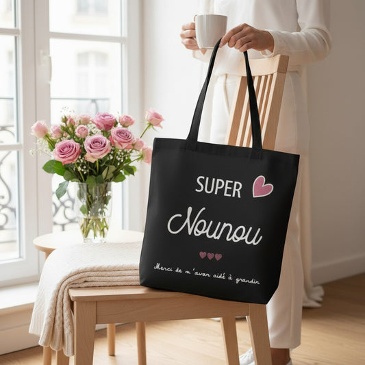 Tote-bag noir en coton L'Atelier de Lylou avec inscription "Super Nounou" et cœurs roses, cadeau pour nounou.