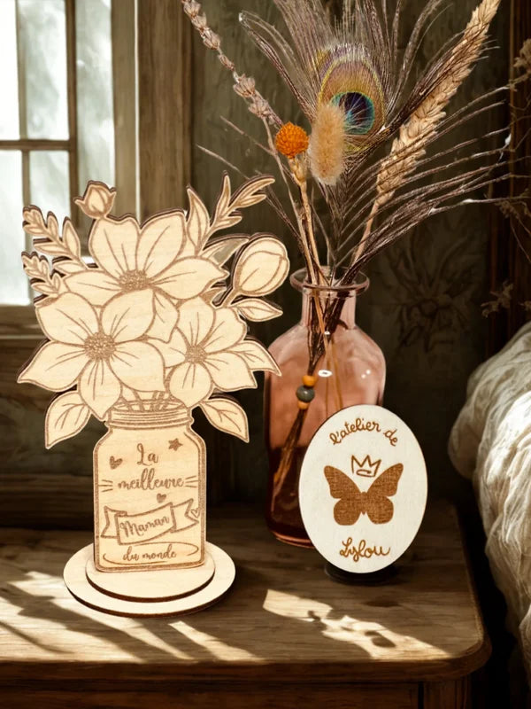 Bouquet en bois gravé – “Maman” à garder pour toujours