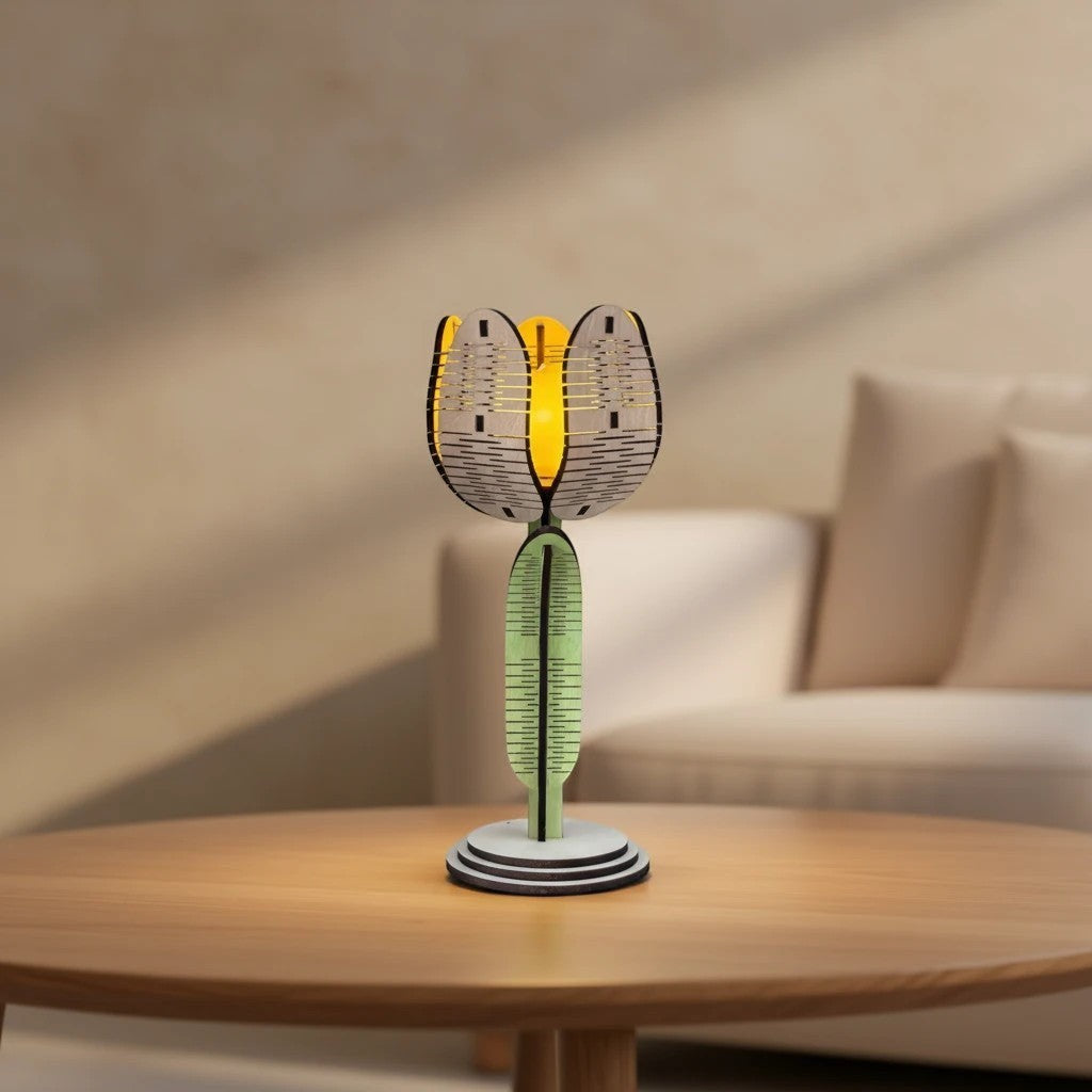 Lampe tulipe en bois découpé L'Atelier de Lylou, design artistique, éclairage d'ambiance, décoration intérieure