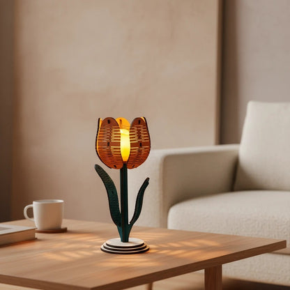 Lampe tulipe L'Atelier de Lylou en bois naturel découpé, éclairage d'ambiance doux, décoration intérieure