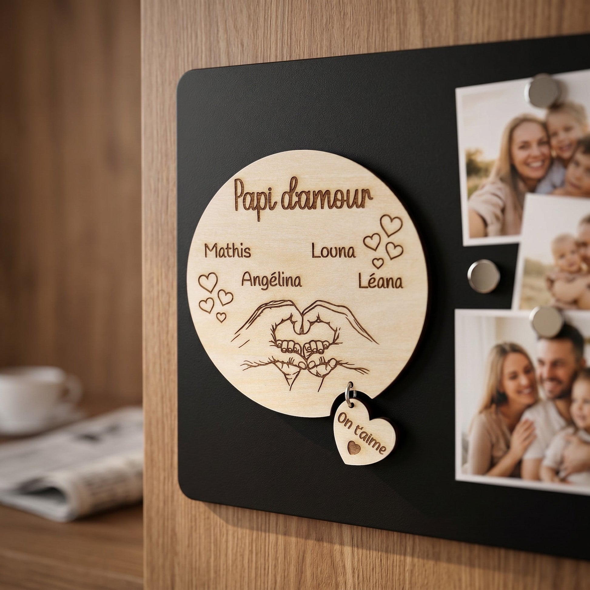 Magnet rond en bois personnalisé "Papi d'amour" avec prénoms et cœur "On t'aime" par L'Atelier de Lylou