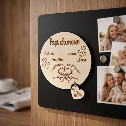 Magnet rond en bois personnalisé "Papi d'amour" avec prénoms et cœur "On t'aime" par L'Atelier de Lylou