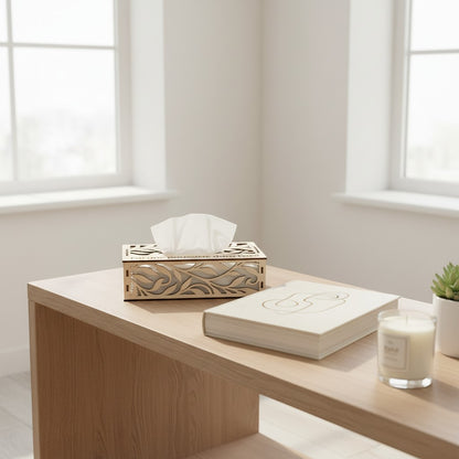 Boîte à mouchoirs décorative en bois clair L'Atelier de Lylou avec motif floral ajouré découpé au laser.