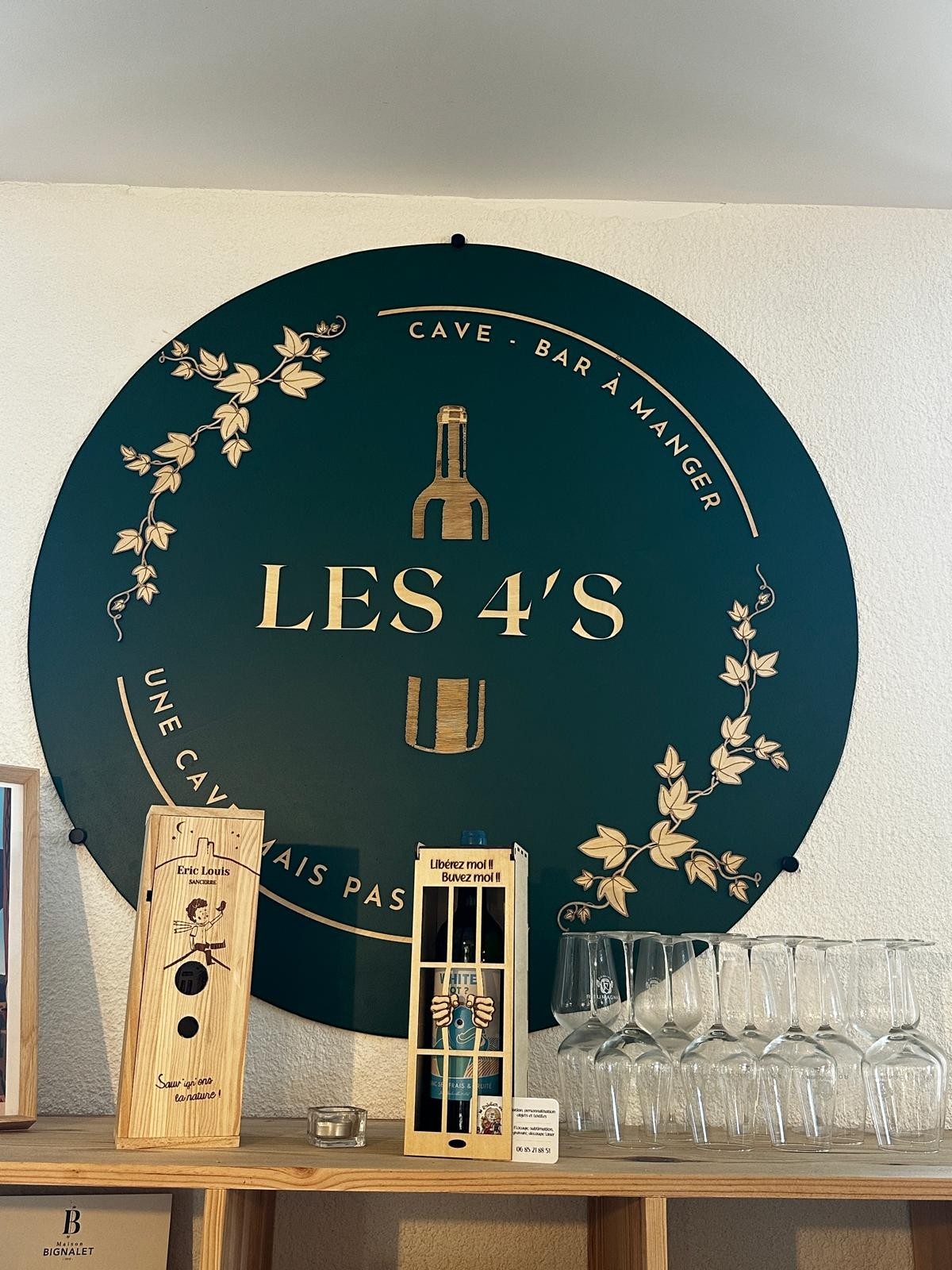 Boîte à bouteille prison humoristique en bois naturel "Libérez-moi ! Buvez-moi !" par L'Atelier de Lylou
