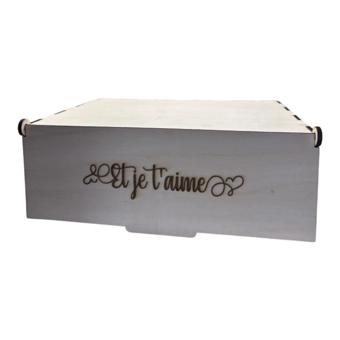 Boîte à souvenirs personnalisée en bois L'Atelier de Lylou avec gravure "Et je t'aime" et un cœur. Cadeau romantique pour couple.