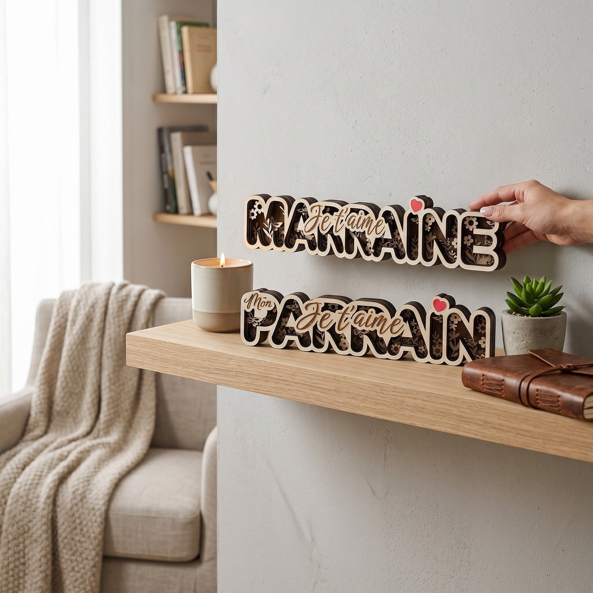 Décoration en bois multicouches 3D L'Atelier de Lylou "Marraine je t'aime" ou "Mon Parrain je t'aime" avec motifs floraux et cœur.