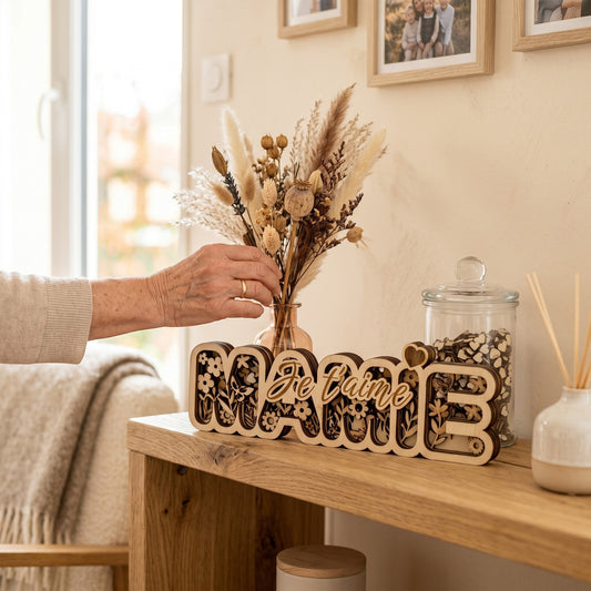 L'Atelier de Lylou décoration 3D en bois multicouches "Mamie Je t'aime" avec motif floral, cadeau artisanal.