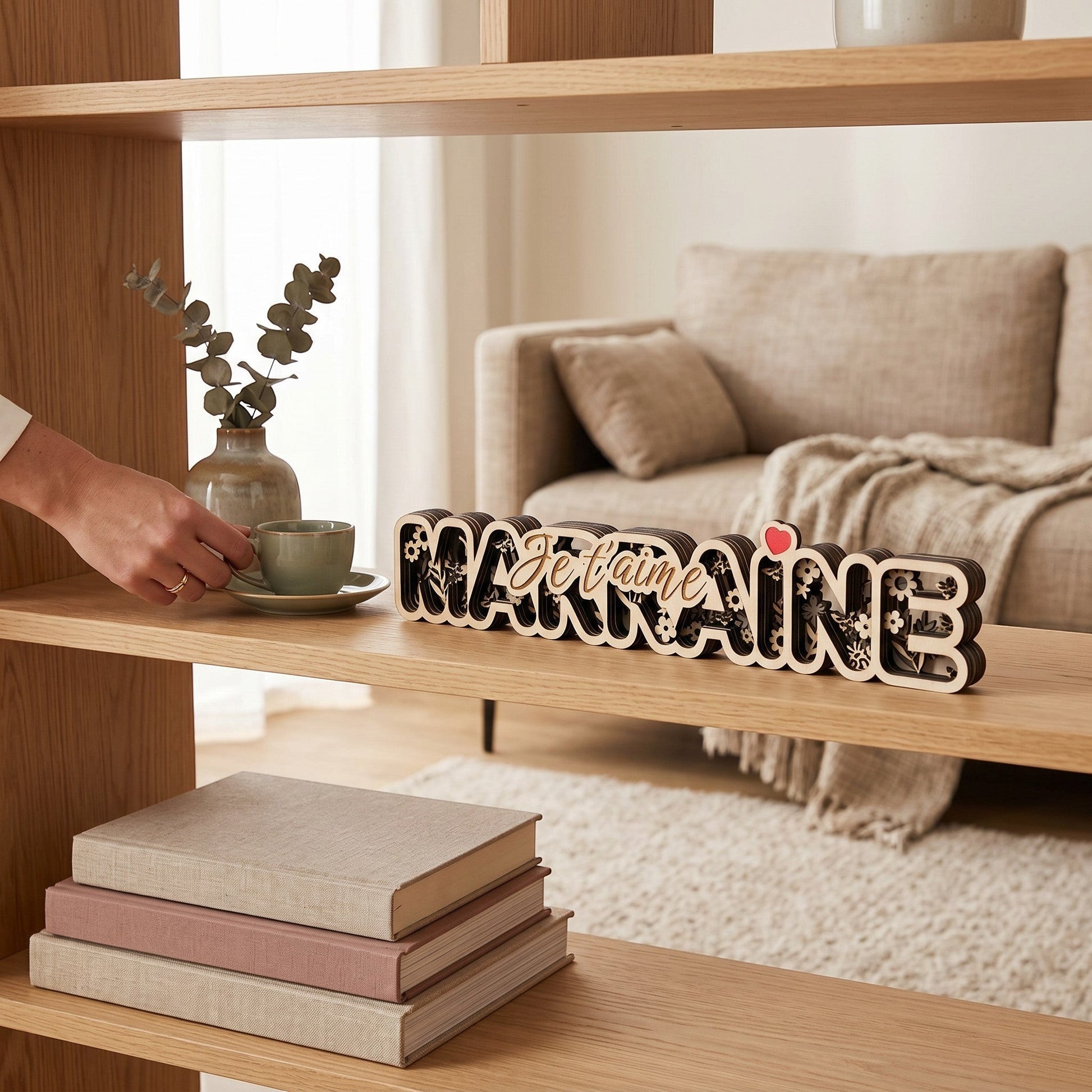 Décoration en bois multicouches 3D L'Atelier de Lylou "Marraine je t’aime" avec cœur rouge, motifs floraux et engrenages.