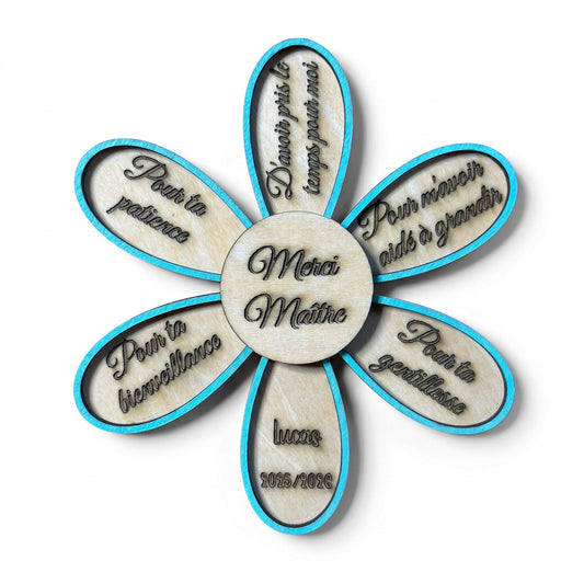 Magnet L'Atelier de Lylou en forme de fleur en bois, personnalisé avec "Merci Maître", prénom et année scolaire. Idéal cadeau fin d'année.