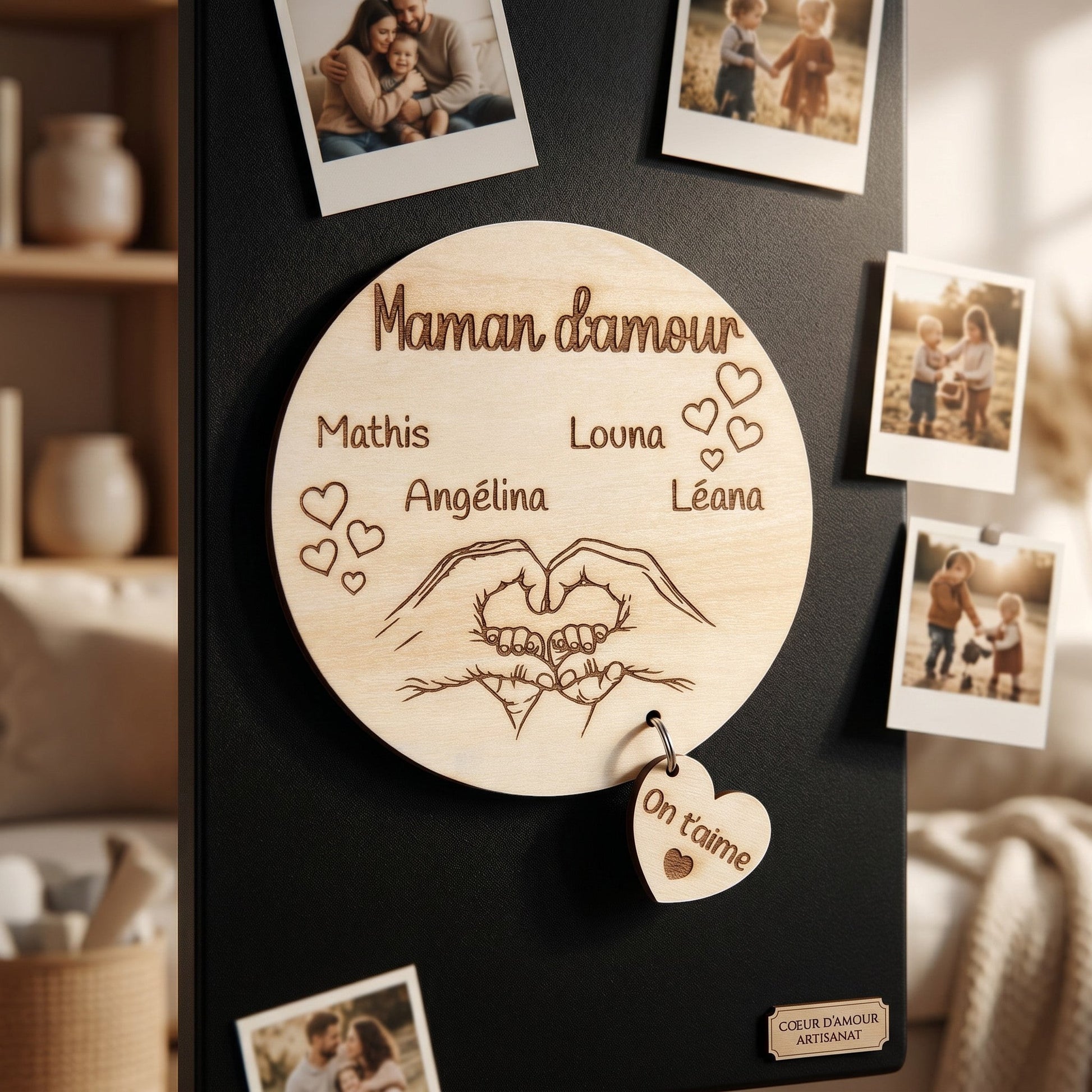 Magnet L'Atelier de Lylou en bois gravé pour Maman, avec prénoms et cœur "On t'aime". Cadeau personnalisé.