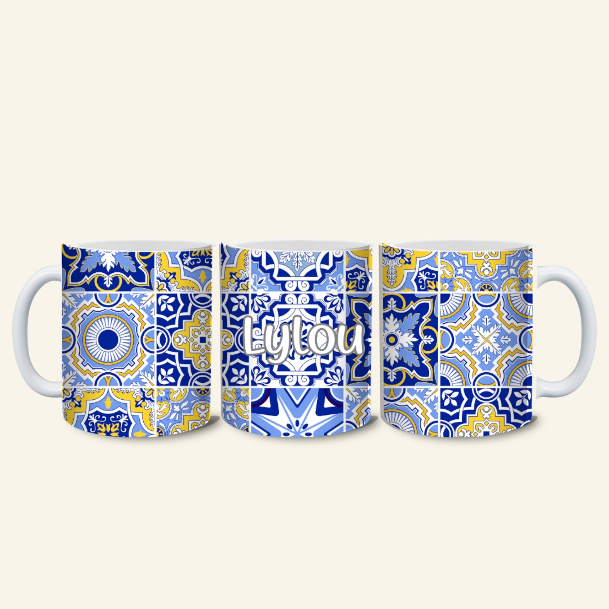 Mug personnalisable L'Atelier de Lylou avec un motif carrelage bleu et jaune, prénom Lylou