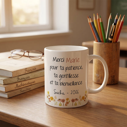 Mug blanc personnalisé "Merci Marie pour ta patience, ta gentillesse et ta bienveillance" par L'Atelier de Lylou, avec prénom et année.