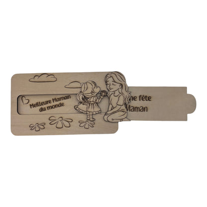 Plaque en bois L'Atelier de Lylou gravée "Meilleure Maman du monde" et "Une fête Maman" avec une illustration de mère et fille.