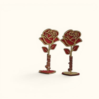 L'Atelier de Lylou : rose en bois rouge et dorée peinte à la main, gravée "Amour" ou "Bonheur", décoration durable.