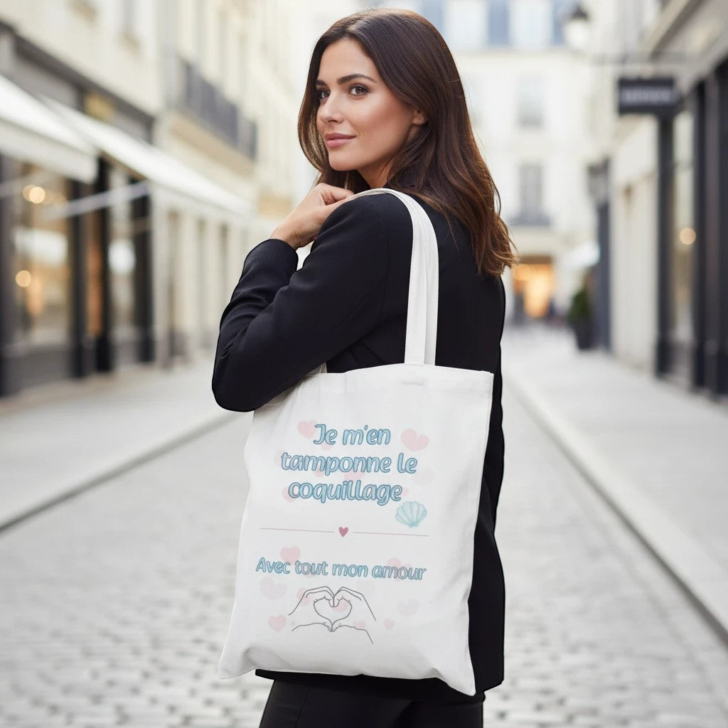 L'Atelier de Lylou Sac fourre-tout humoristique en coton blanc avec inscription "Je m'en tamponne le coquillage" et cœur dessiné.