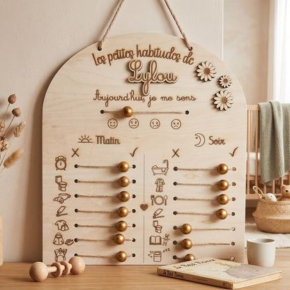 Tableau de routines personnalisé en bois L'Atelier de Lylou pour enfant, avec curseurs et icônes pour le matin et le soir.