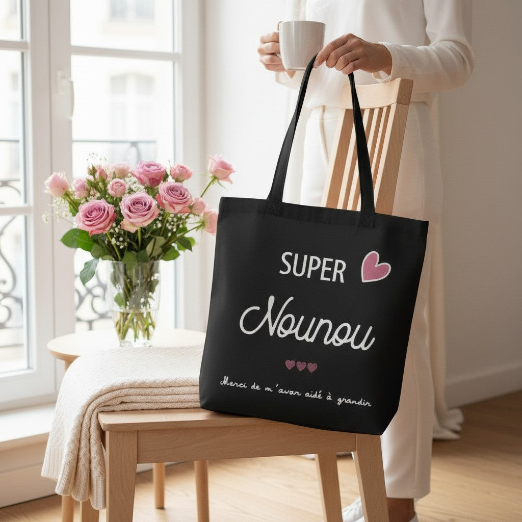 Tote-bag noir en coton L'Atelier de Lylou avec inscription "Super Nounou" et cœurs roses, cadeau pour nounou.