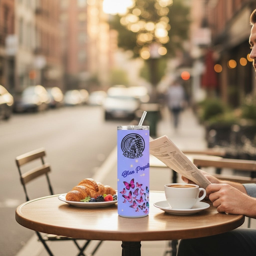 L'Atelier de Lylou Tumbler 20oz personnalisable bleu avec papillons, garde au froid 12h, au chaud 8h, sans BPA.