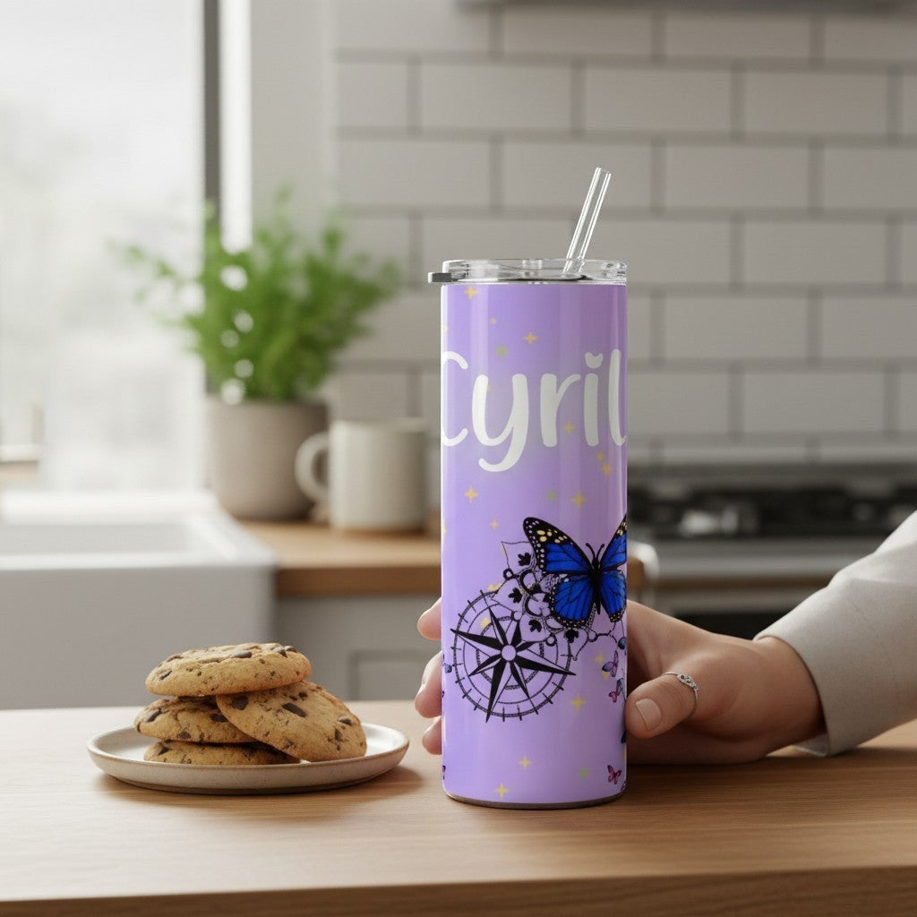 L'Atelier de Lylou : Tumbler 20oz personnalisable avec papillons roses et bleus, rose des vents et nom "Cyri". Sans BPA, double paroi.