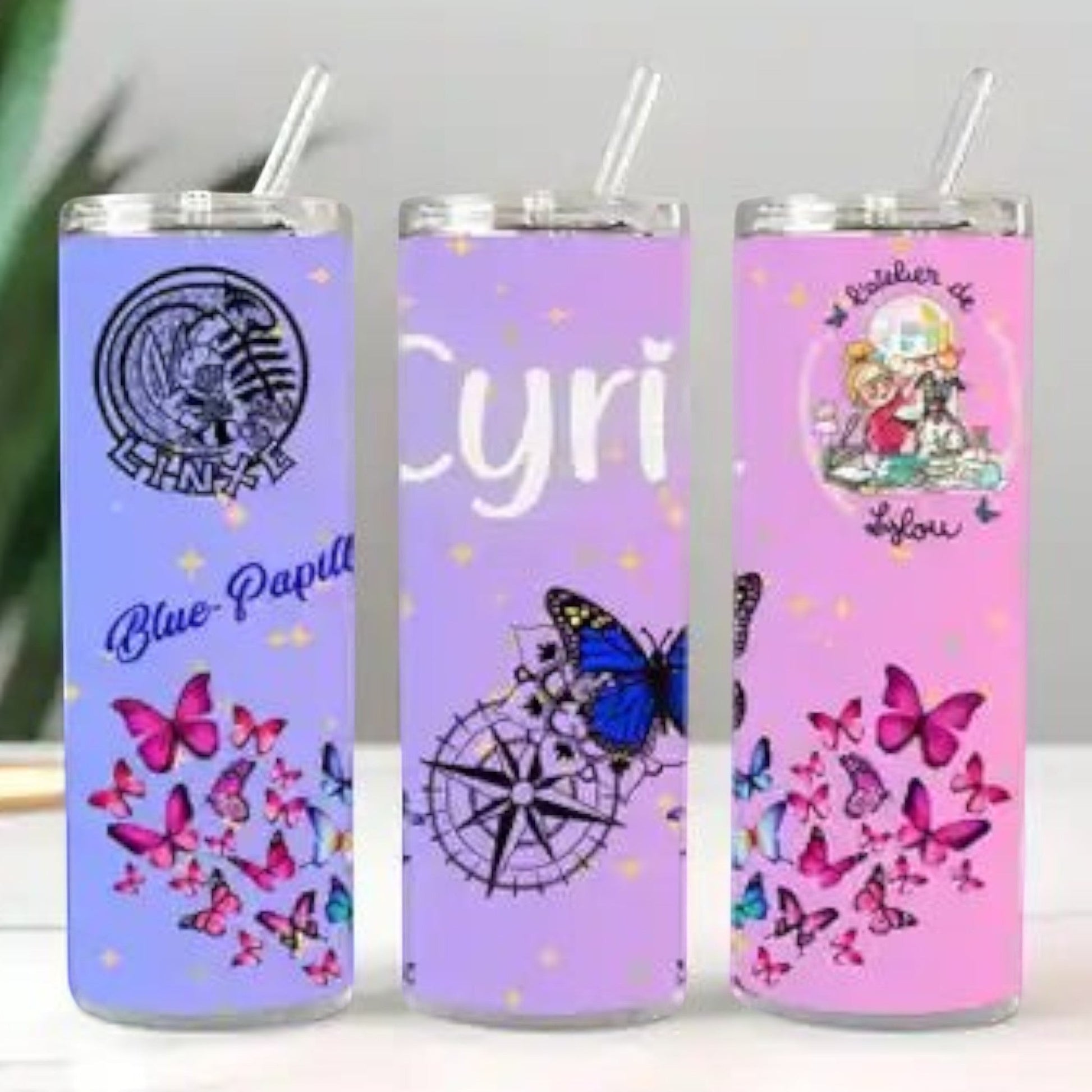 • Tumbler personnalisé violet avec prénom et papillons
• Gourde isotherme personnalisée 20oz en acier inoxydable
• Tumbler personnalisé pastel avec prénom et motif papillon
• Mug tumbler personnalisé avec paille réutilisable
• Gourde personnalisée artisanale style pastel