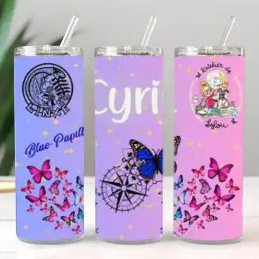 • Tumbler personnalisé violet avec prénom et papillons
• Gourde isotherme personnalisée 20oz en acier inoxydable
• Tumbler personnalisé pastel avec prénom et motif papillon
• Mug tumbler personnalisé avec paille réutilisable
• Gourde personnalisée artisanale style pastel